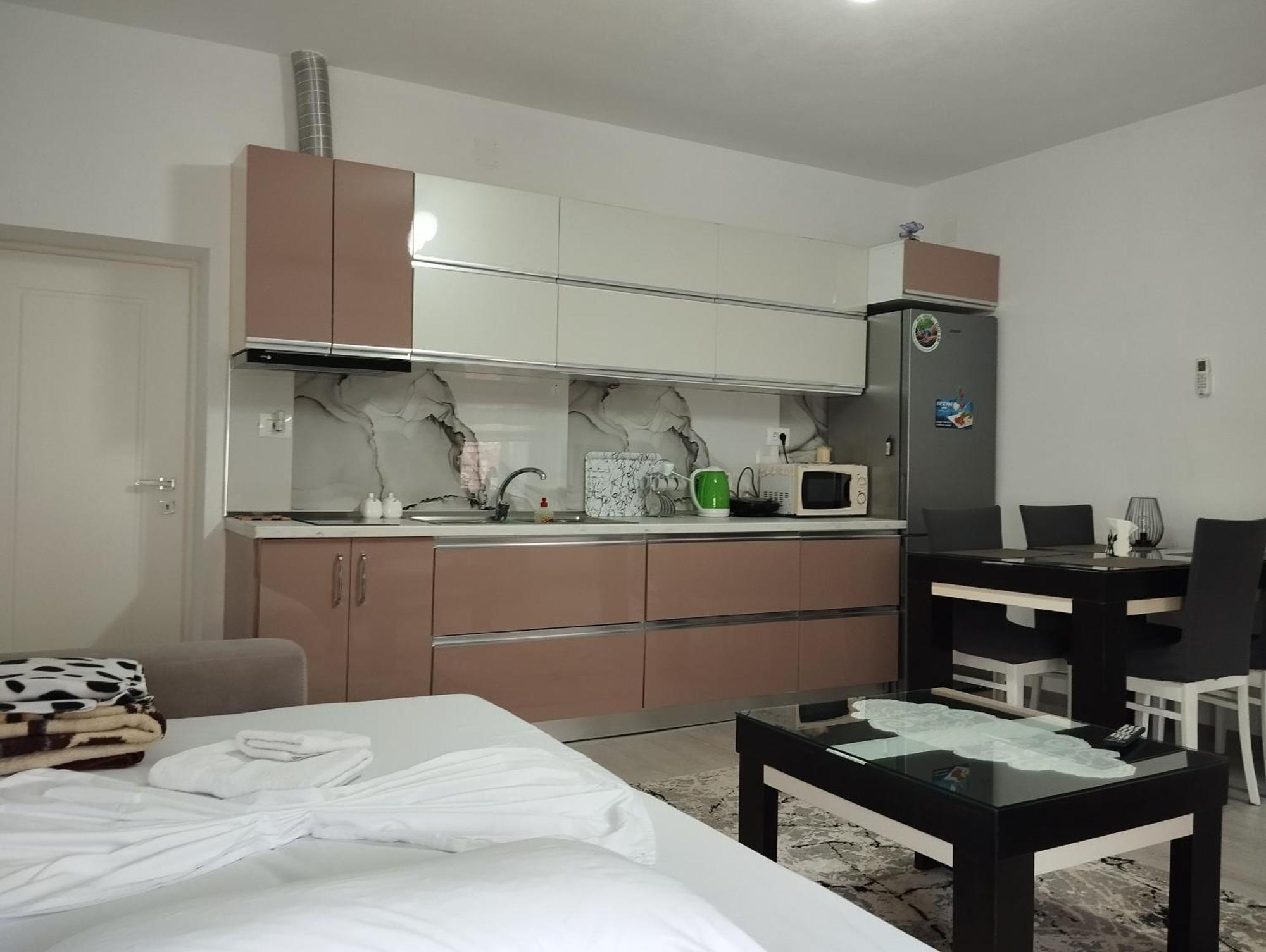 Erteo Guest House Pogradec Extérieur photo